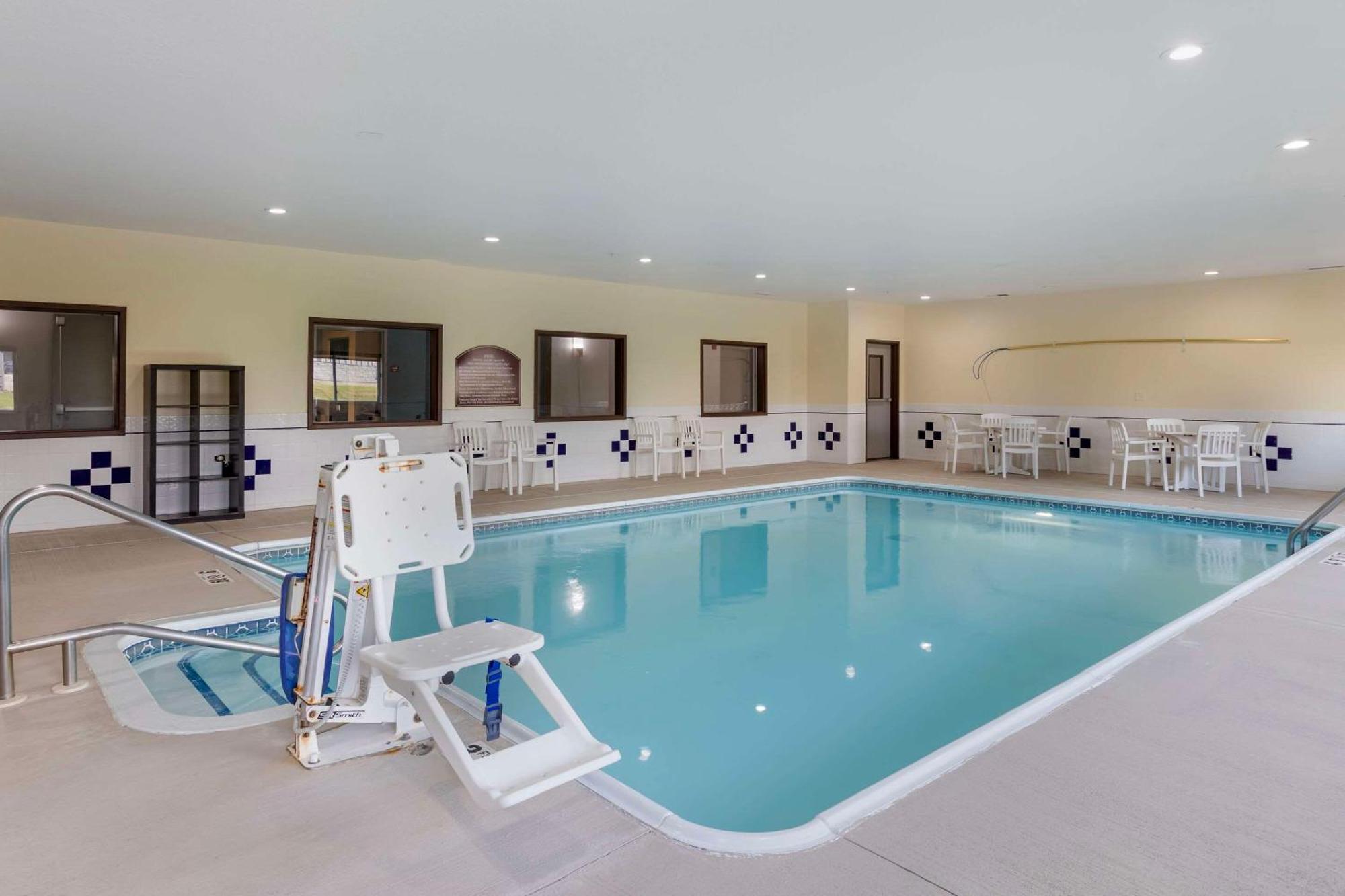 Comfort Inn & Suites Davenport - Quad Cities מראה חיצוני תמונה