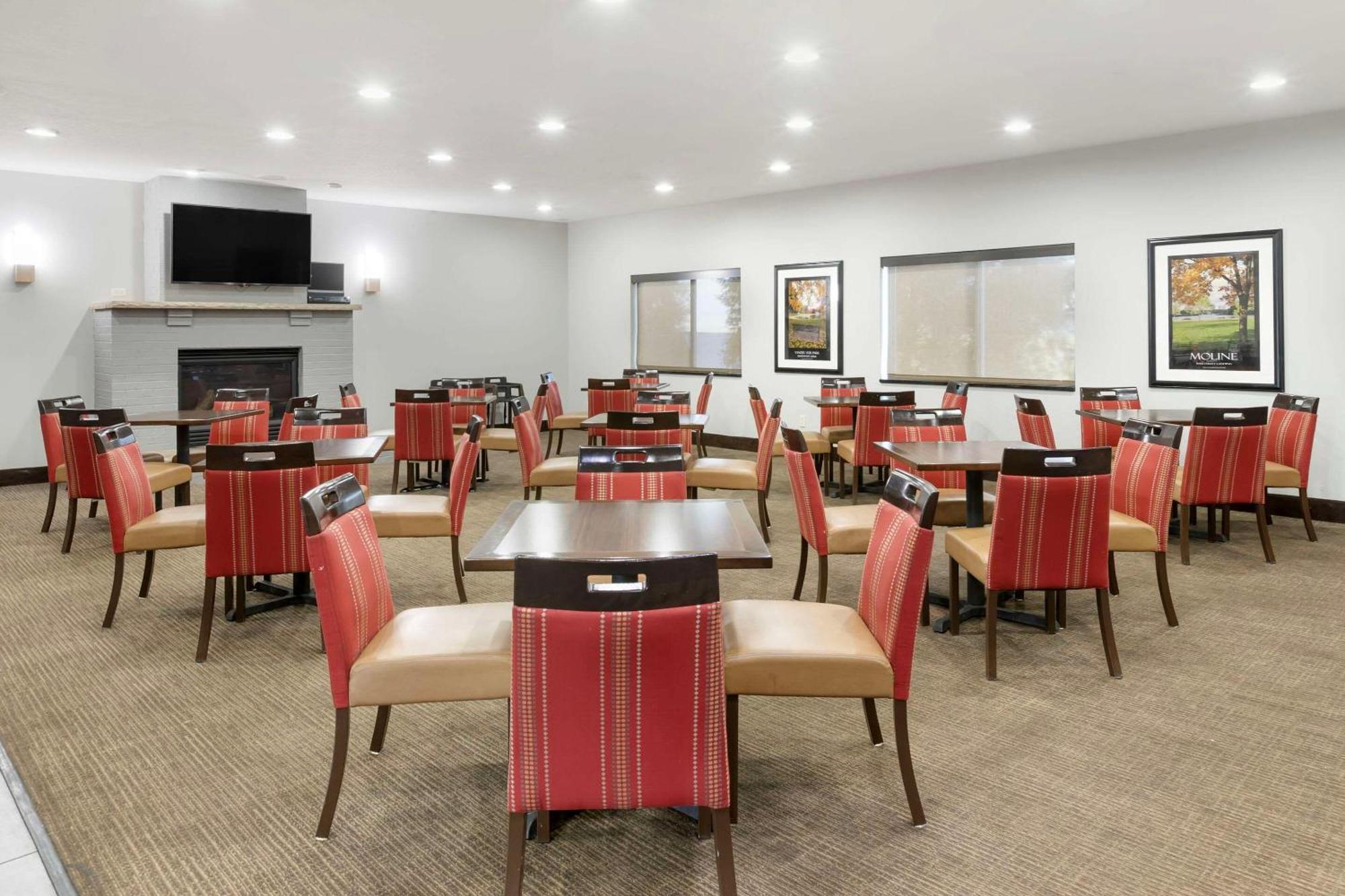 Comfort Inn & Suites Davenport - Quad Cities מראה חיצוני תמונה