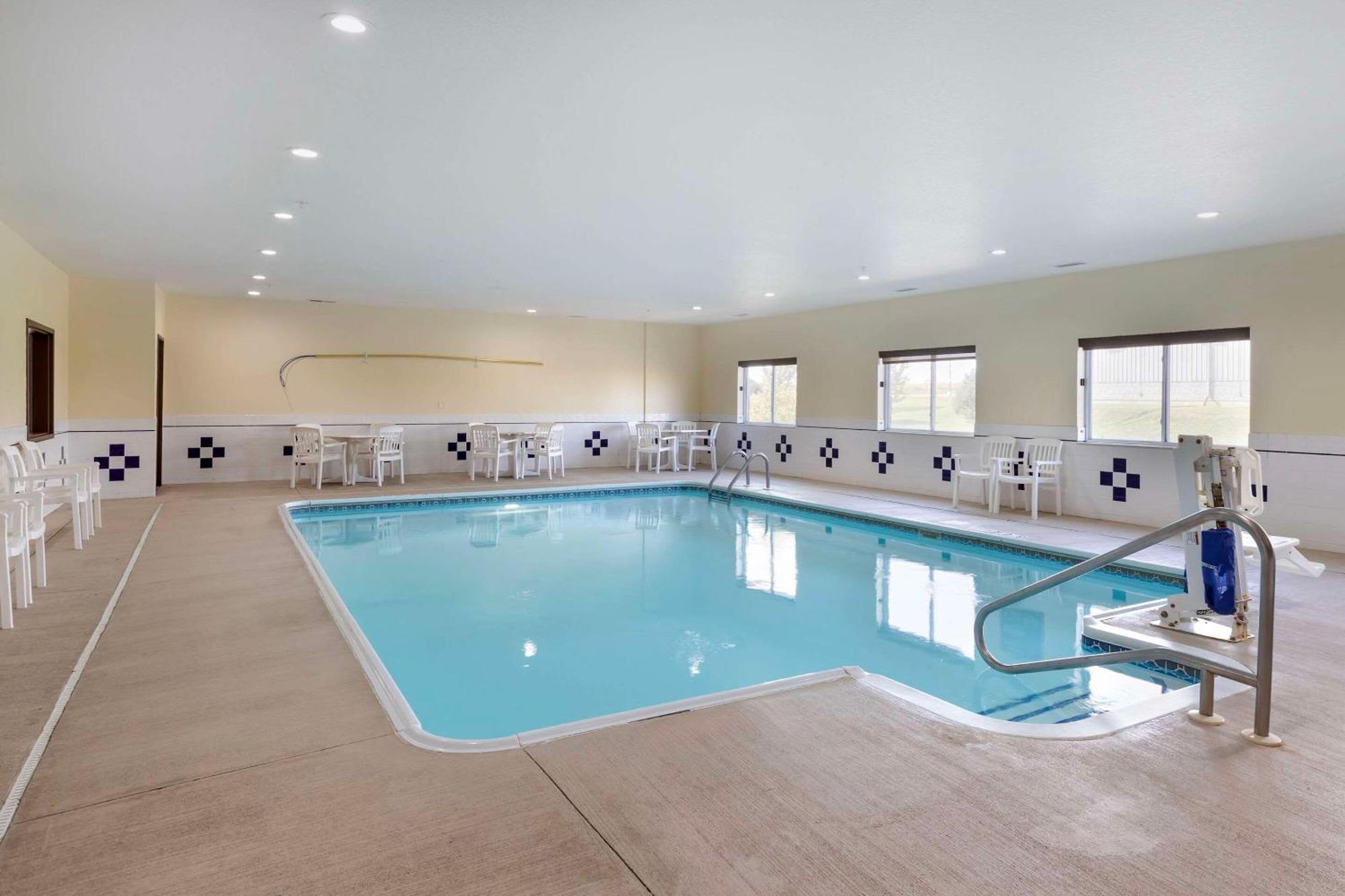 Comfort Inn & Suites Davenport - Quad Cities מראה חיצוני תמונה