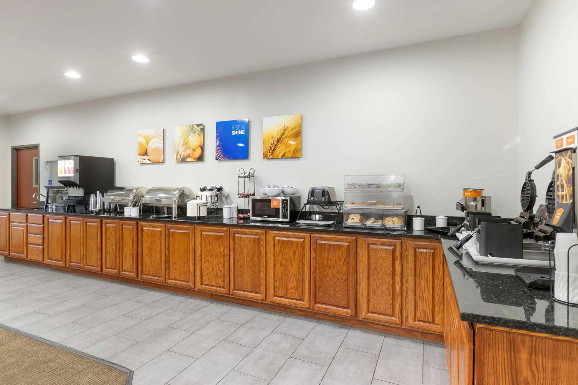Comfort Inn & Suites Davenport - Quad Cities מראה חיצוני תמונה