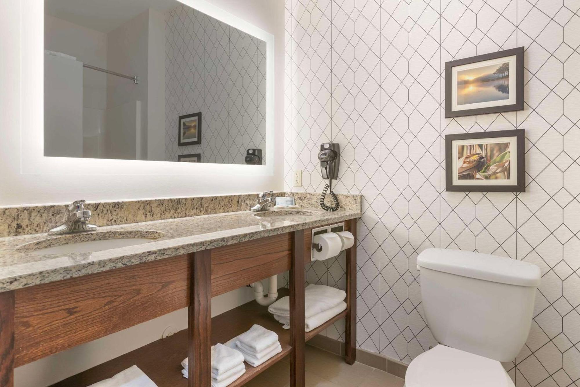 Comfort Inn & Suites Davenport - Quad Cities מראה חיצוני תמונה