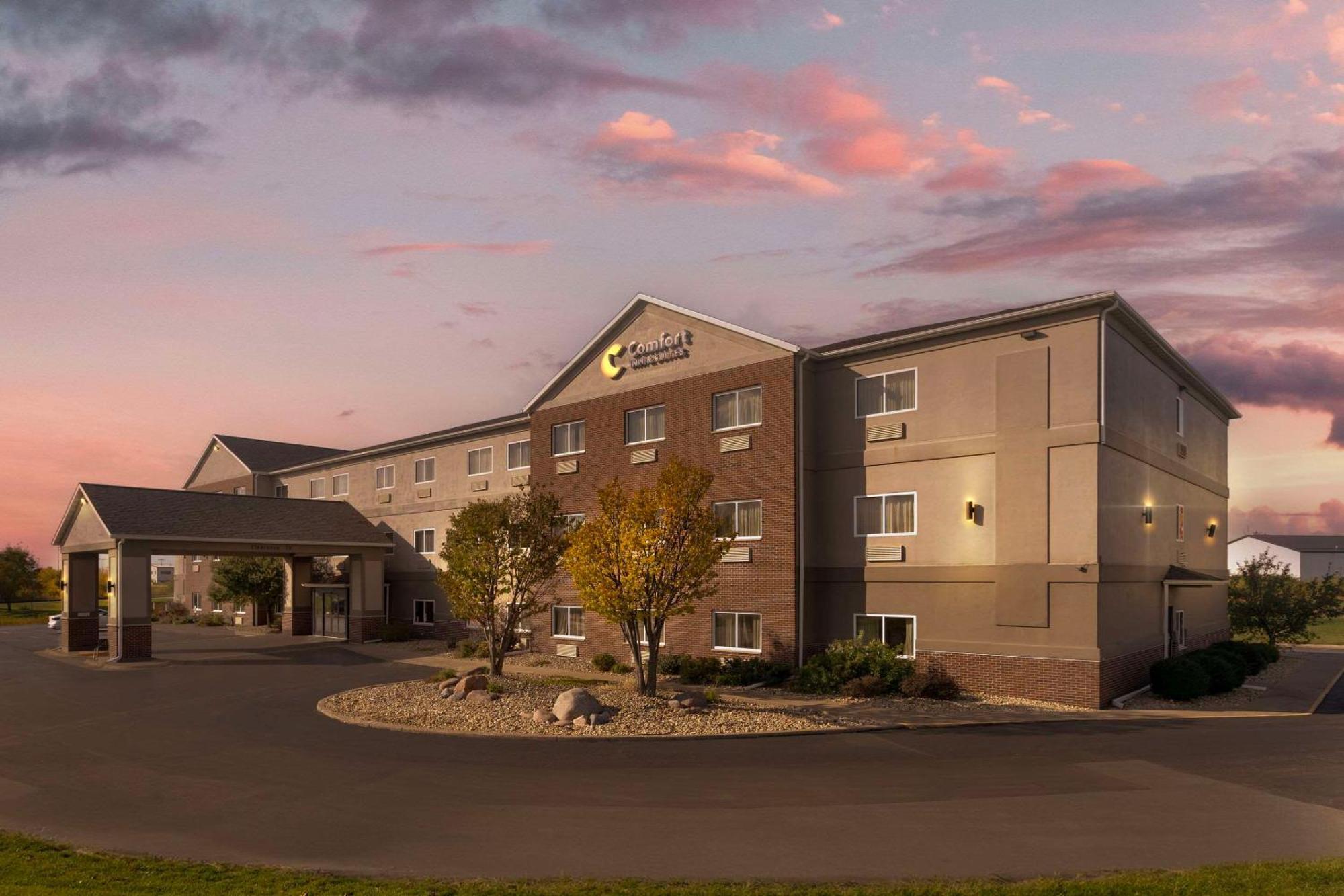 Comfort Inn & Suites Davenport - Quad Cities מראה חיצוני תמונה