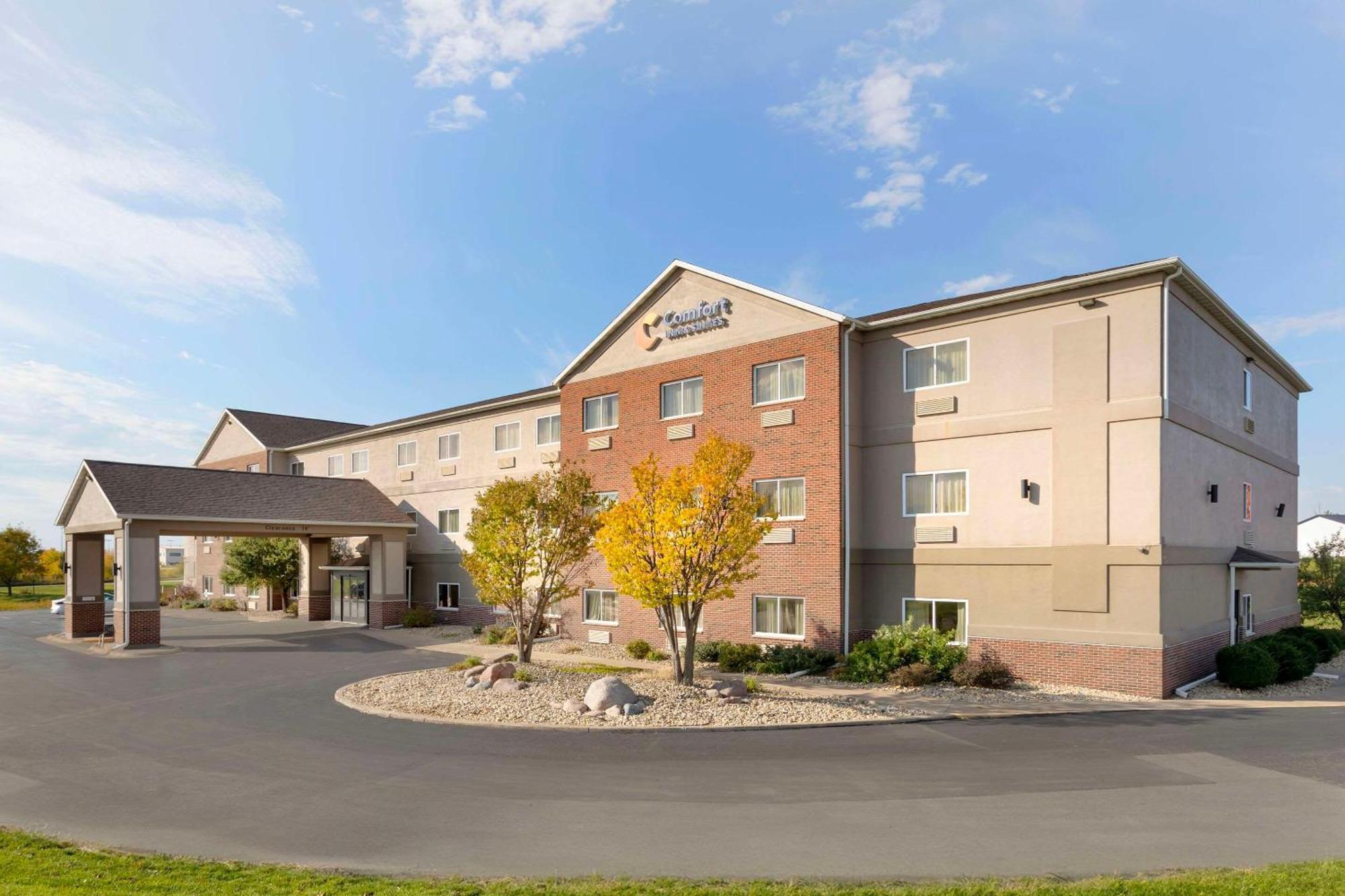 Comfort Inn & Suites Davenport - Quad Cities מראה חיצוני תמונה